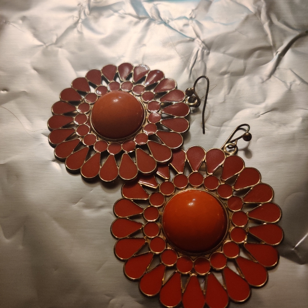 One pair Earrings